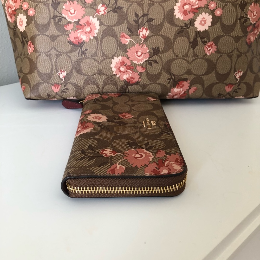 Coach khaki coral multi prairie daisy print wallet - Picture 3 of 6